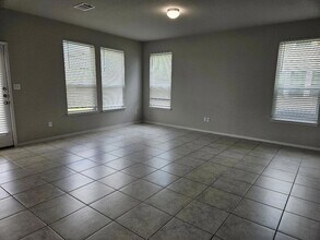 210 Four Star Dr in Elgin, TX - Building Photo - Building Photo