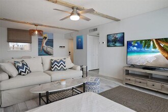 7560 Bay Island Dr S in South Pasadena, FL - Building Photo - Building Photo