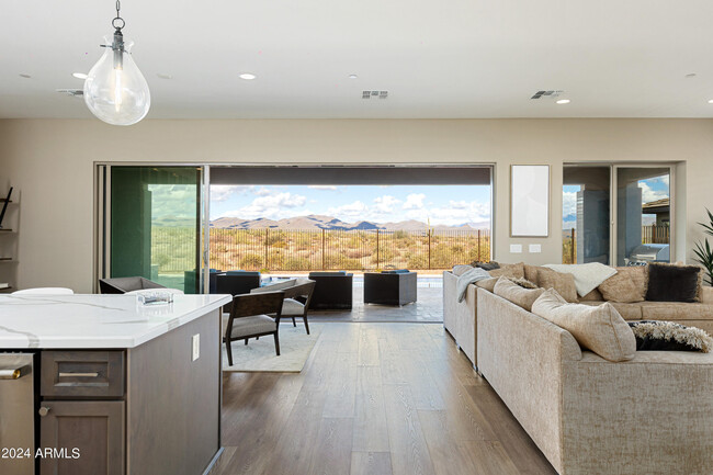 17810 E Oak Crk Cyn Ln in Scottsdale, AZ - Foto de edificio - Building Photo