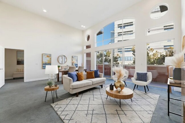 130 E San Fernando St in San Jose, CA - Foto de edificio - Building Photo