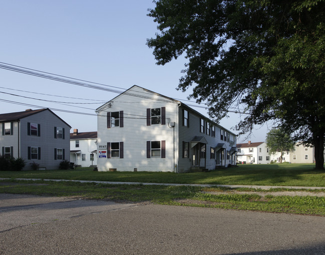 9047 Maple Grove Rd in Windham, OH - Building Photo - Building Photo