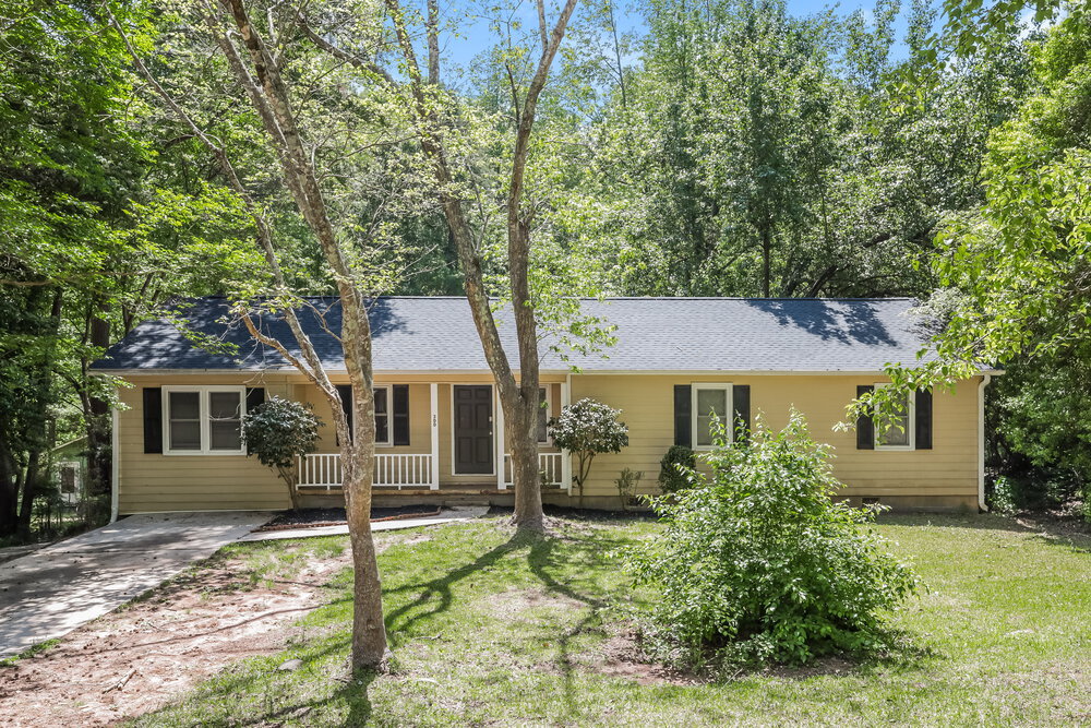 300 Pinehurst Dr in Stockbridge, GA - Building Photo
