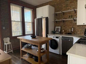 2842 W Augusta Blvd, Unit 2W in Chicago, IL - Building Photo - Building Photo