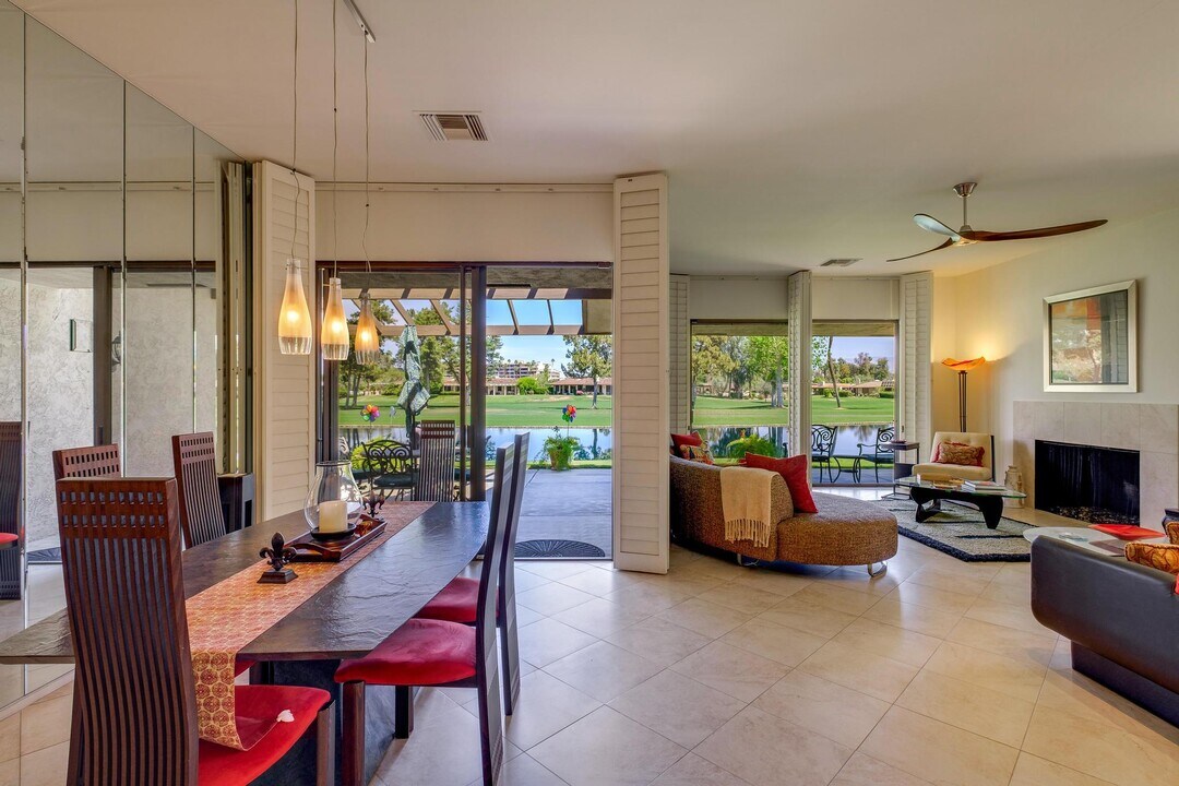 30 Columbia Dr in Rancho Mirage, CA - Foto de edificio
