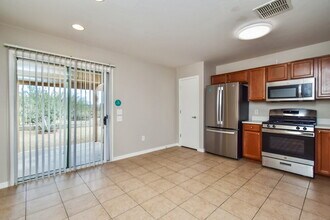 1084 W Calle Del Libro Dorado in Sahuarita, AZ - Foto de edificio - Building Photo