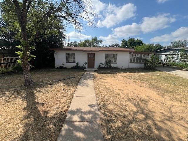 1615 Musser St in Laredo, TX - Building Photo