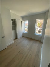 301 Van Brunt St, Unit Garden in Brooklyn, NY - Building Photo - Building Photo