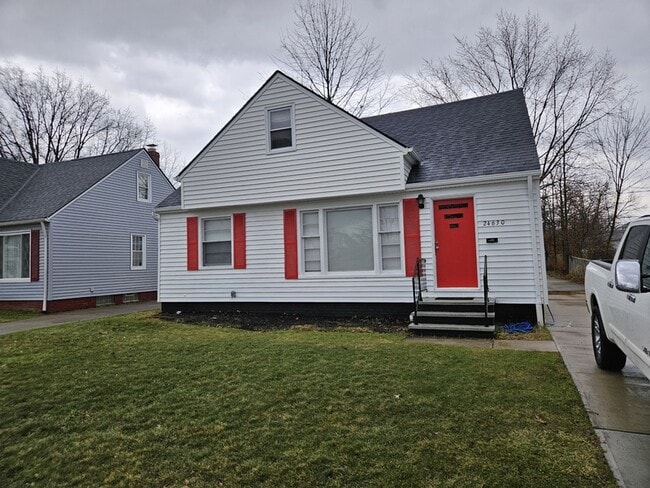 24630 Alberton Rd in Euclid, OH - Building Photo - Building Photo