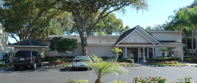 101 Orange Grove Dr in Tampa, FL - Foto de edificio - Building Photo