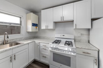 Ivy Lane Apartments in Bergenfield, NJ - Foto de edificio - Building Photo