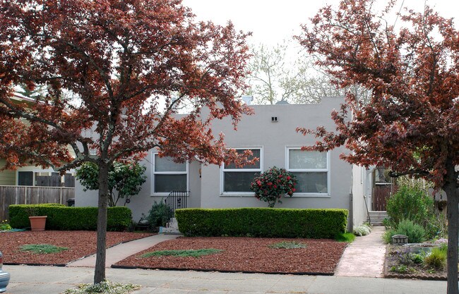 326-328 Carrillo St in Santa Rosa, CA - Foto de edificio - Building Photo