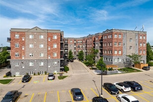 Rittenhouse Place in Kitchener, ON - Building Photo