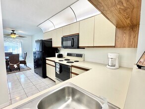 1203 Commonwealth Cir in Naples, FL - Building Photo - Building Photo
