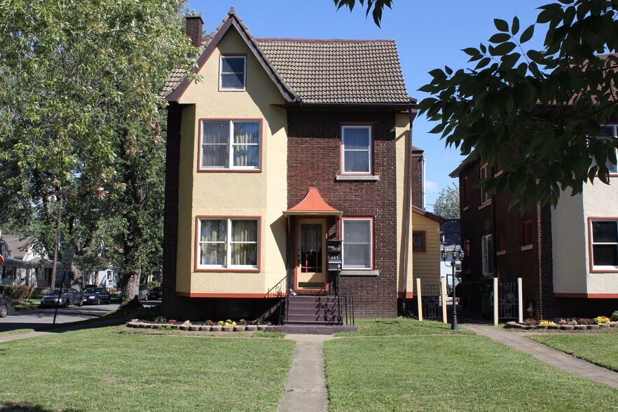 123 McKinley Pkwy in Buffalo, NY - Building Photo