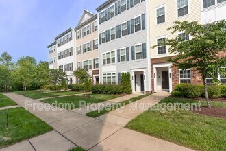 17002 Beveridge Dr in Dumfries, VA - Building Photo - Building Photo