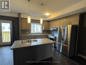 25 McLaughlin St in Welland, ON - Building Photo - Building Photo