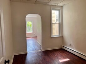 26 Dales Ave, Unit 2nd Floor in Jersey City, NJ - Building Photo