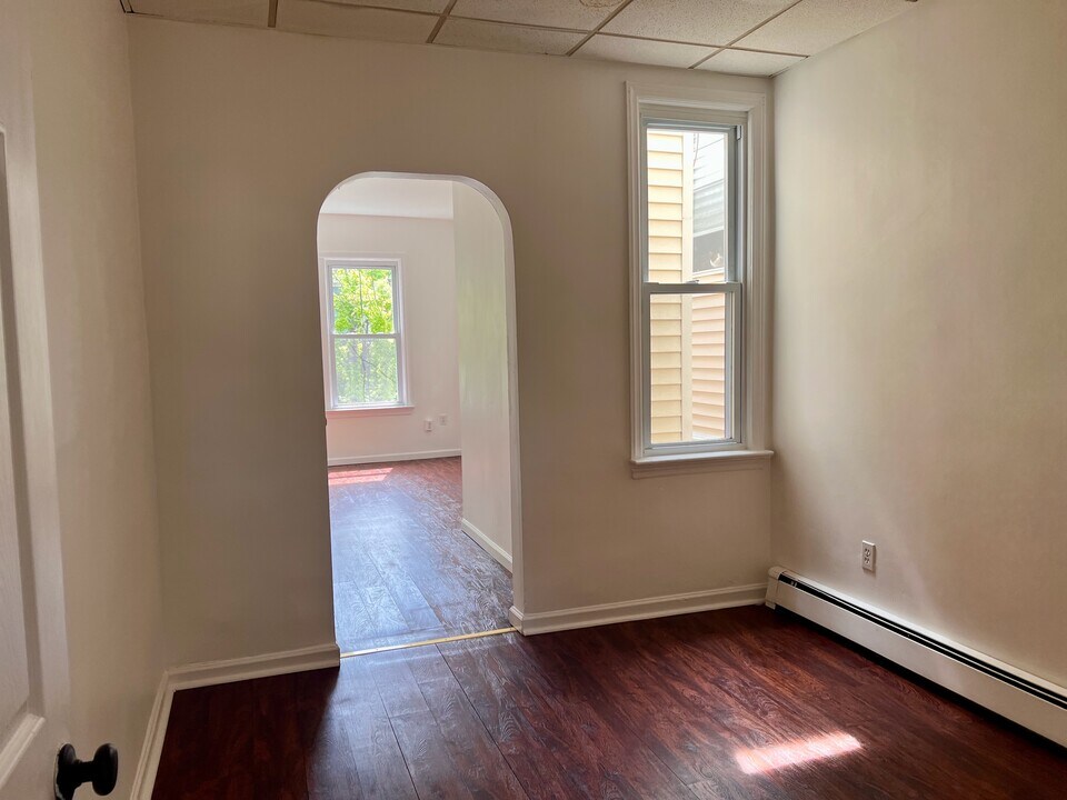 26 Dales Ave, Unit 2nd Floor in Jersey City, NJ - Building Photo