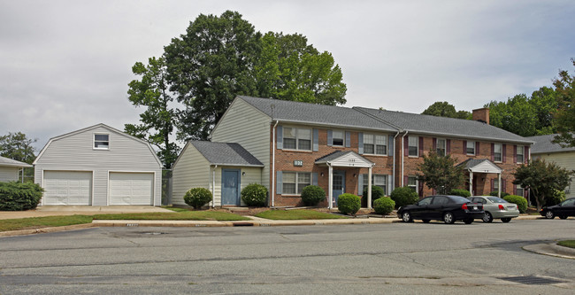 Lakeland Village Apartments in Newport News, VA - Building Photo - Building Photo