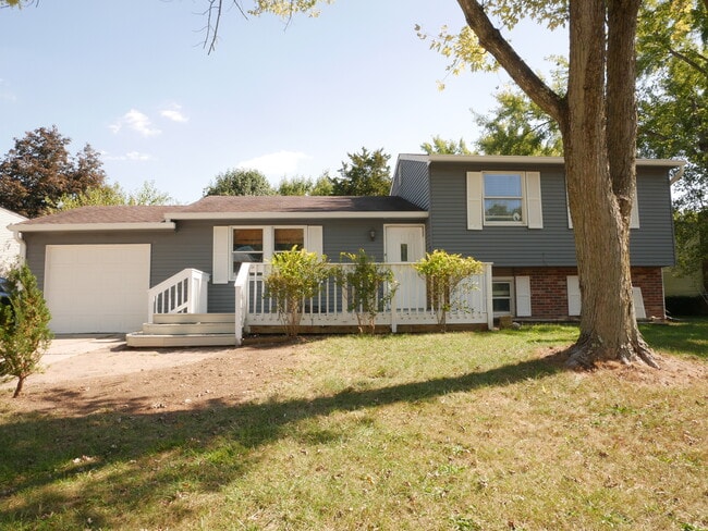 8945 Mariposa Dr in Indianapolis, IN - Foto de edificio - Building Photo
