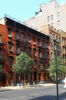 224 W 17th St in New York, NY - Building Photo