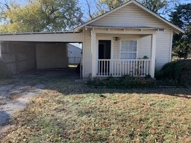 300 Perry St in Ponca City, OK - Building Photo