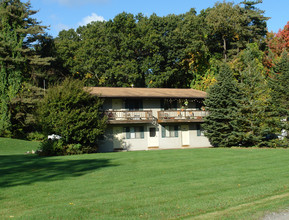 Clifton Court in Clifton Park, NY - Building Photo - Building Photo