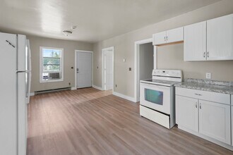 32 Worcester Rd in Charlton, MA - Building Photo - Building Photo