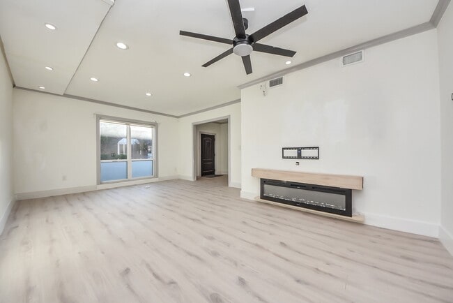 property at 840 Threadneedle St