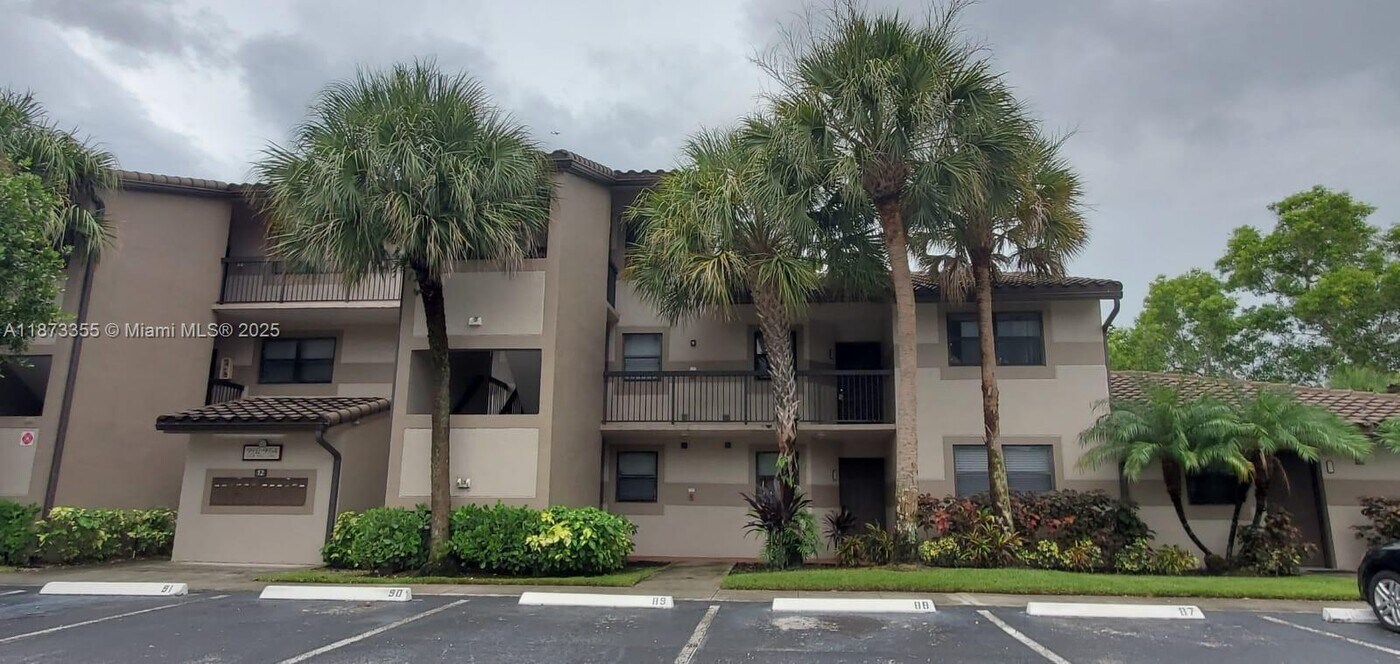 9934 Nob Hill Ln in Sunrise, FL - Foto de edificio