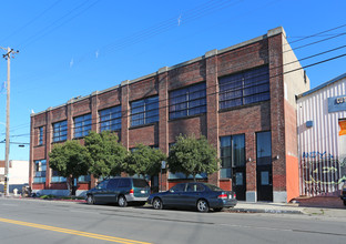 Adeline Lofts in Oakland, CA - Foto de edificio - Building Photo