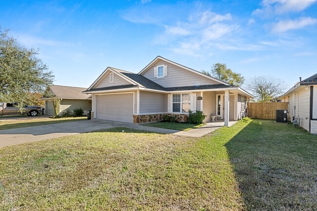 1002 Crested Point Dr in College Station, TX - Building Photo - Building Photo