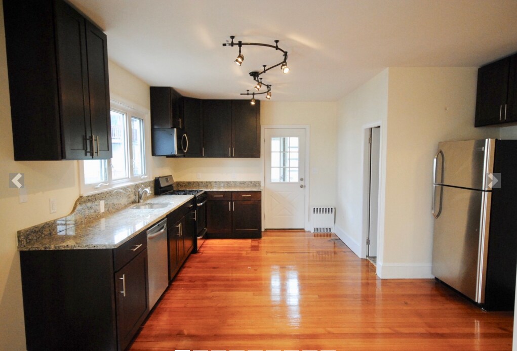 15 Taylor St, Unit 1 in Medford, MA - Building Photo