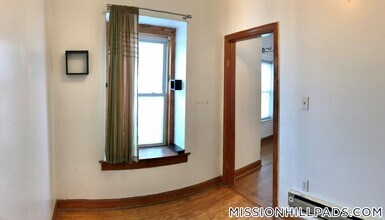 121 George St, Unit 3 in Boston, MA - Foto de edificio - Building Photo