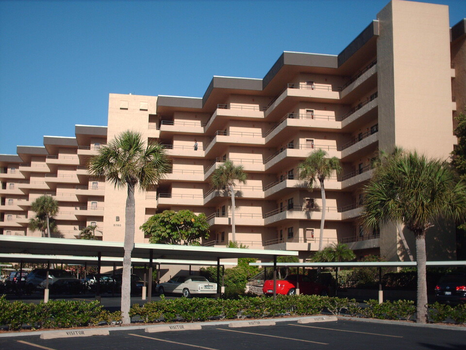 Gulf and Bay Club in Sarasota, FL - Building Photo