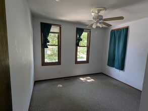 116 E Lloyd St, Unit Lower in Milwaukee, WI - Building Photo - Building Photo