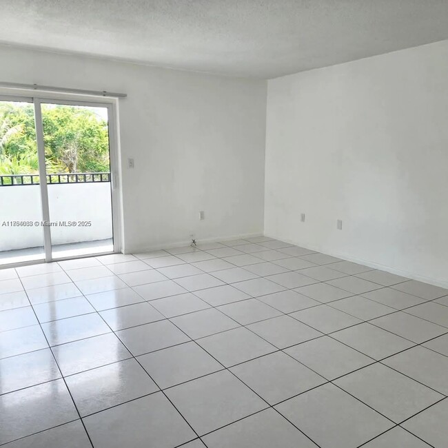 1800 SW 25th St in Miami, FL - Building Photo - Building Photo