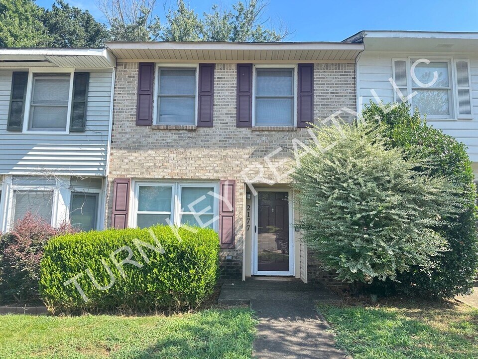 2177 Cheshire Dr in Birmingham, AL - Foto de edificio