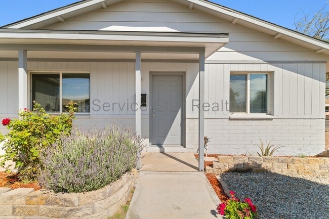 6302 W Monterey Way in Phoenix, AZ - Building Photo - Building Photo