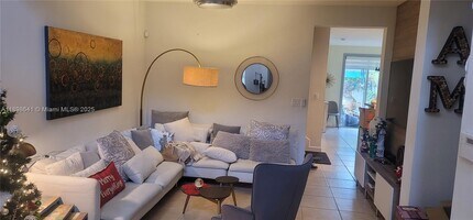 7406 NW 108th Path in Doral, FL - Building Photo - Building Photo