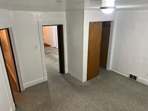 206 Thompson Ave-Unit -2 in Donora, PA - Building Photo - Building Photo