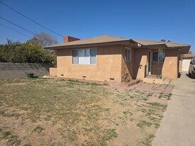 6210-6212 Wright Ave in Bakersfield, CA - Building Photo