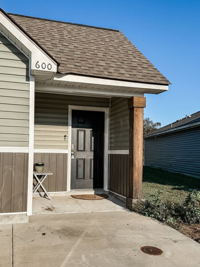 600 S Bienville Ave in Gonzales, LA - Building Photo - Building Photo