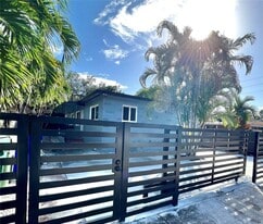 280 NW 55th St, Unit 282 in Miami, FL - Building Photo