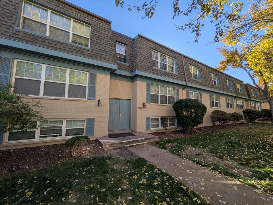 9250 E Girard Ave in Denver, CO - Building Photo