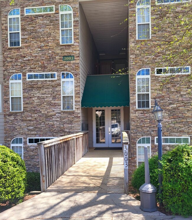 3003 Greystone Point in Greensboro, NC - Building Photo - Building Photo