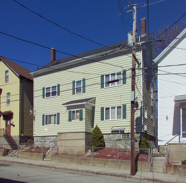 854 Slade St in Fall River, MA - Foto de edificio - Building Photo