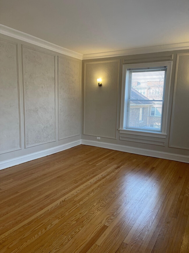 1637 W Estes Ave, Unit ONE BEDROOM in Chicago, IL - Building Photo - Building Photo