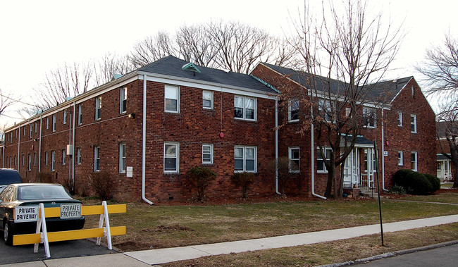 Colonial Garden Apartments