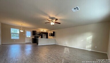 6207 Golden Valley Dr in San Antonio, TX - Building Photo - Building Photo